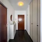 Modern With Balcony & Parking 公寓 *