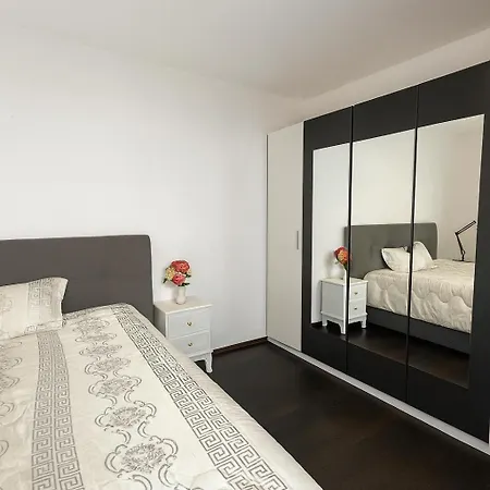 아파트 Modern With Balcony & Parking *