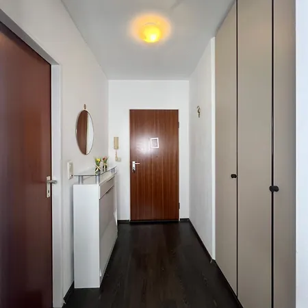 Modern With Balcony & Parking 아파트 *