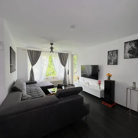 Modern With Balcony & Parking 아파트 볼프스부르크