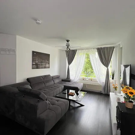 Modern With Balcony & Parking 볼프스부르크